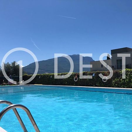 Waterfall & Pool Riva del Garda Exterior foto