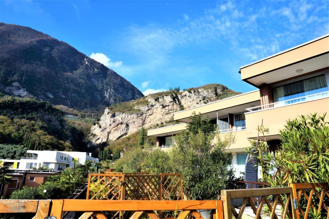 Waterfall & Pool Riva del Garda Exterior foto