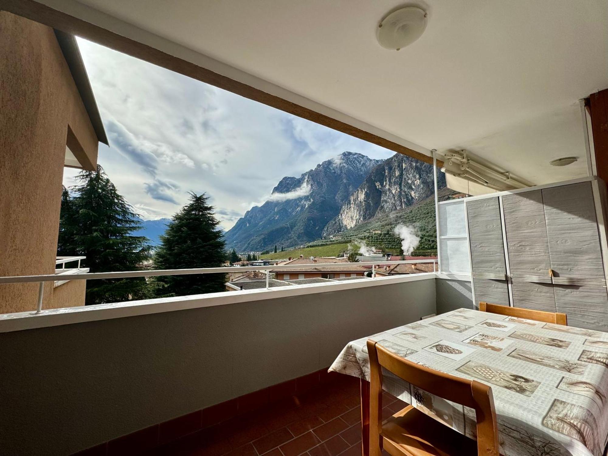 Waterfall & Pool Riva del Garda Exterior foto