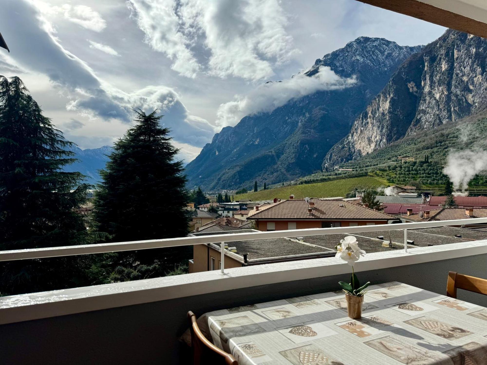 Waterfall & Pool Riva del Garda Exterior foto